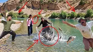 When Hamida saw all these fish, she was stunned!