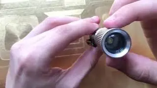 CREE XPE Q5 600 Lumens 7W Zoomable LED Flashlight