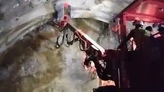 Sandvik tamrock d820 drilling tunnel