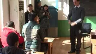 Foreign teacher brings English to rural pupils in N China