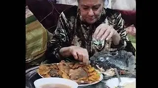 ابو جلمبو نايم علي جمبو مشوي ومقلي 