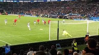 Aitor Fern&aacute;ndez para un penalti a Oyarzabal en partido de copa.
