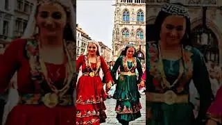 Halay grubu Almanya - Munich Marienplatz  meydanında #halaybasi #kurtcemuzik #d&uuml;ğ&uuml;n #halay #dugun  2