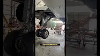 What Happens If a Plane&rsquo;s Landing Gear Fails? 😳✈️