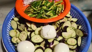 সিদ্ধ ডিম দিয়ে বেগুনে মজাদার একটা ভর্তা।