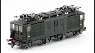 Roco SNCF Class BB 4600 Electric Locomotive pulling Long SNCF / DSB / NS Mixed Freight Train