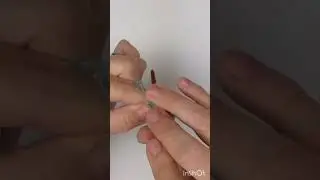 4 puntos. S&oacute;lo eso se necesita para tejer un bot&oacute;n de lana 🥰 Un bot&oacute;n crochetero 🧶💚 #crochet