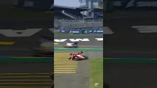 Tito Rabat&rsquo;s crash at the #MotoE Race 2 in Le Mans | #FrenchGP 🇫🇷