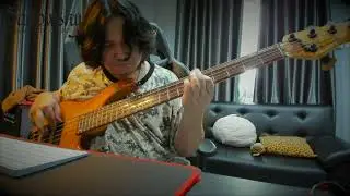 Sadowsky NYC Modern 5-24 #6653 with Bass Drive by Keng-Bassist 2-4-2022