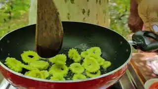 കയ്പ്പക്ക ഇഷ്ടമില്ലേ? ഈ video കണ്ടിട്ട് പറ 😌 #farmlife #bittergourd #villagecooking #organicfarming