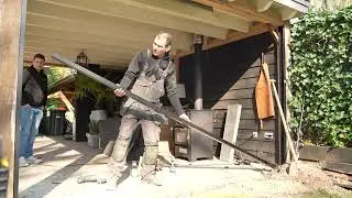 Funderingskoker plaatsen voor een glazen schuifwand