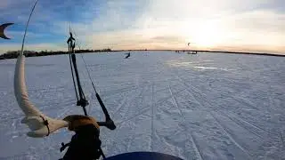 Check out a Canadian winter ! Snowkiting - Kitesurfing Canada - Lake Simcoe