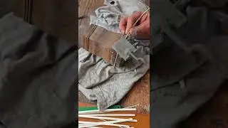 The process of pressing the strip on the erhu's sound box