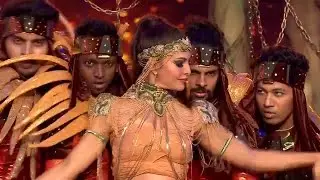 Jacqueline Fernandez's RETRO Bollywood Dance Performance