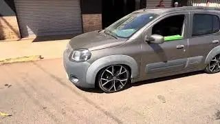 Gravei pra vocês o carro rebaixado de um policial que gosta de som automotivo ￼