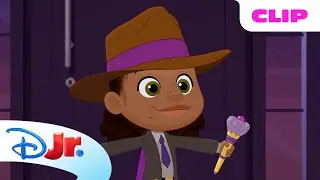 AJ's Family Halloween Night! 🏡🎃 | Hey AJ! | @disneyjr