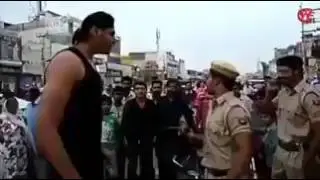 Indian common man beats Indian police... Epic fight scene on streets..