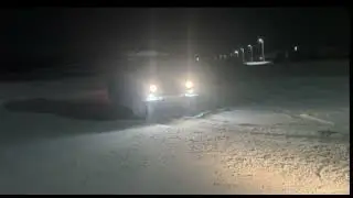 Скачем по снежной канаве на УАЗике