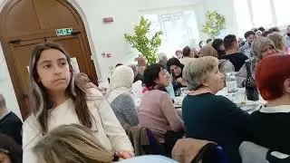 غداء يقام مرة في السنة يجمع بين مسلمي ومسيحي إيطاليا  بالكنيسة