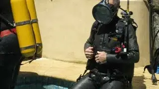 Heart toching abd eyes cathing latex full fave gas masks and scuba diving gear dressee