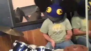 deadmau5 plays drums?
