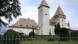 Schloss Sarraz (Castle Sarraz - Switzerland) mit wertvollen Polsterm&ouml;beln