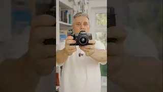 Minolta 7000 - the first 35mm SLR camera with autofocus built into the body!