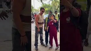 Tiger Shroff spotted taking pictures with a fan at the airport🥰#tigershroff #bollywood #trending