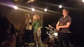 Touko- punainen valssi