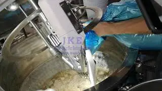Test of caramel pastry sauce used to sandwich bread&cake Customer come to our factory to make sample