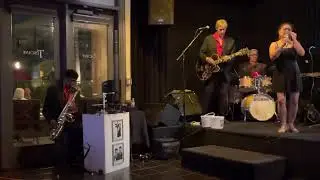 Fly me to the Moon - Piazza Lounge