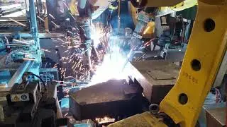 Marvel robot welding #maga #manufacturing #robot #automation #fanuc #rack