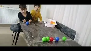 Bugün günlerden top yapıştırma oyunu @ikikucukprens 
