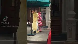 Coco lapin & porcinnet en point meet sur town square, le 18 avril 2024. Y &eacute;t&eacute; trop chou tt les 2🥰🐇
