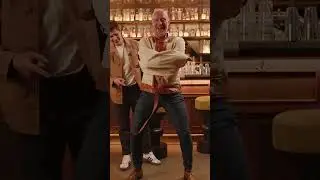 Trapping a CEO in a straitjacket #magic  #corporatemagician #magicians #standup #shorts