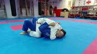 Ucieczka z dosiadu | technika BJJ