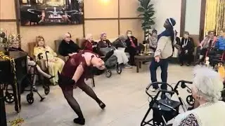 🎷serving flapper theatrics to my experience-filled lovely ladies & gents!✨