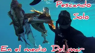 Pescando solo en el medio del mar 😱😱😱😱.(Tratando de sobrevivir) en Cuba 🇨🇺