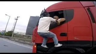 TEM Otoyolu'nda TIR S&uuml;r&uuml;c&uuml;s&uuml; ile Vatandaş Seyir Halinde Yumruklaştı
