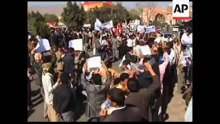 4:3 Pro and anti-government protesters demonstrate in Sana'a