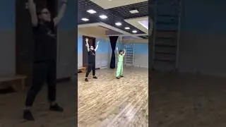 Софи Сингх работает над  постановкой движений к песне &ldquo;Jai Ho&rdquo;