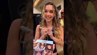 Daniela signing her SIS EP Photo Card 🥹🩵 | KATSEYE #katseye #shorts #touch #debut #SIS