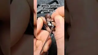 Lock picking an Abus padlock #lockpicking #locksport #asmr #diy #open #lock #closeup #hack #evil