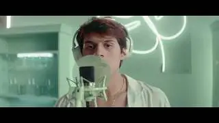Omar Apollo - Kickback | Exclusive Performance For 12 Moods