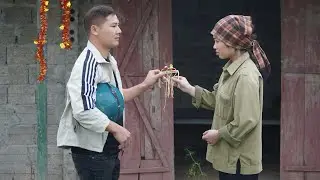 The young man gave the homeless girl a souvenir, and they enjoyed peaceful moments together.
