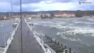Sztorm niszczy molo w Sopocie. Zobacz na WebCamera.pl