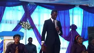 Kwaya ya Utukufu wakiimba kwenye Uzinduzi wa kanisani la Ufunuo wilaya Mbozi VWAWA. 