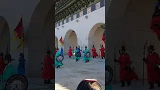Changing of Royal Guards at the 📍Gyeongbukgong Palace - Seoul, S. Korea #seoul #southkorea #shorts