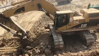 Caterpillar 365B Excavator Loading Trucks
