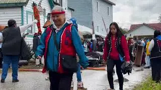 The Dhakl’aweidí raise a new Killer Whale Totem Pole